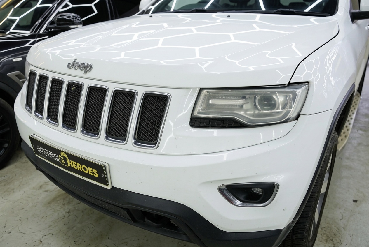 Следы износа на стекле фары Jeep Grand Cherokee