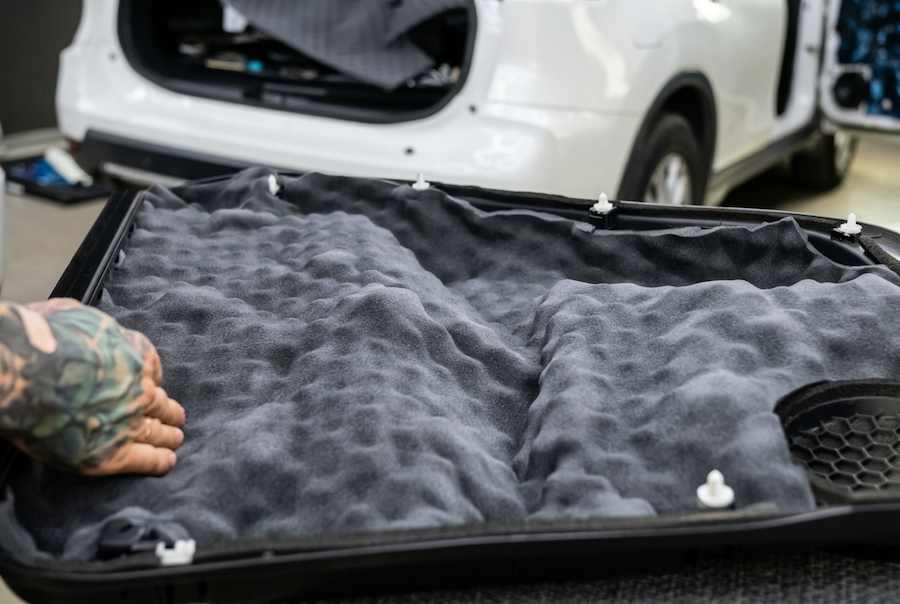 Завершение шумоизоляции двери Nissan X-Trail T32 материалами Comfort Mat