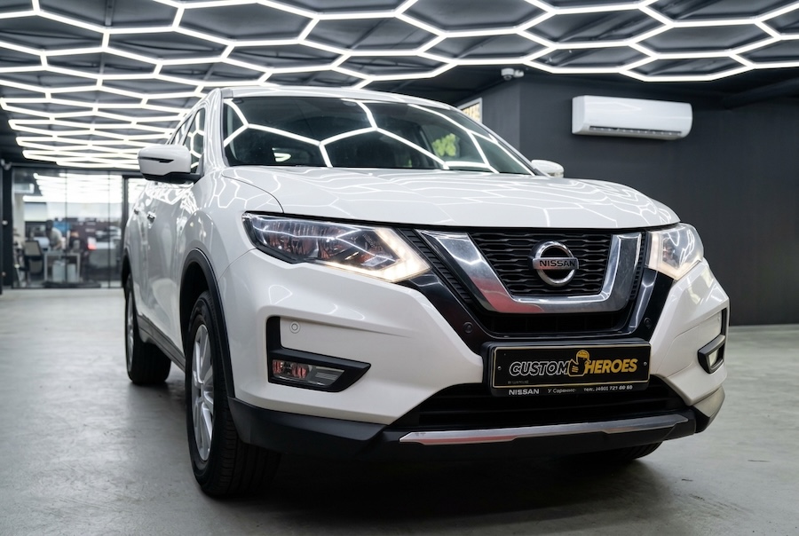 Салон Nissan X-Trail T32 после установки новой мультимедиа