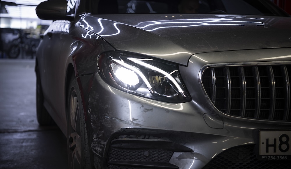замена стекла фары Mercedes