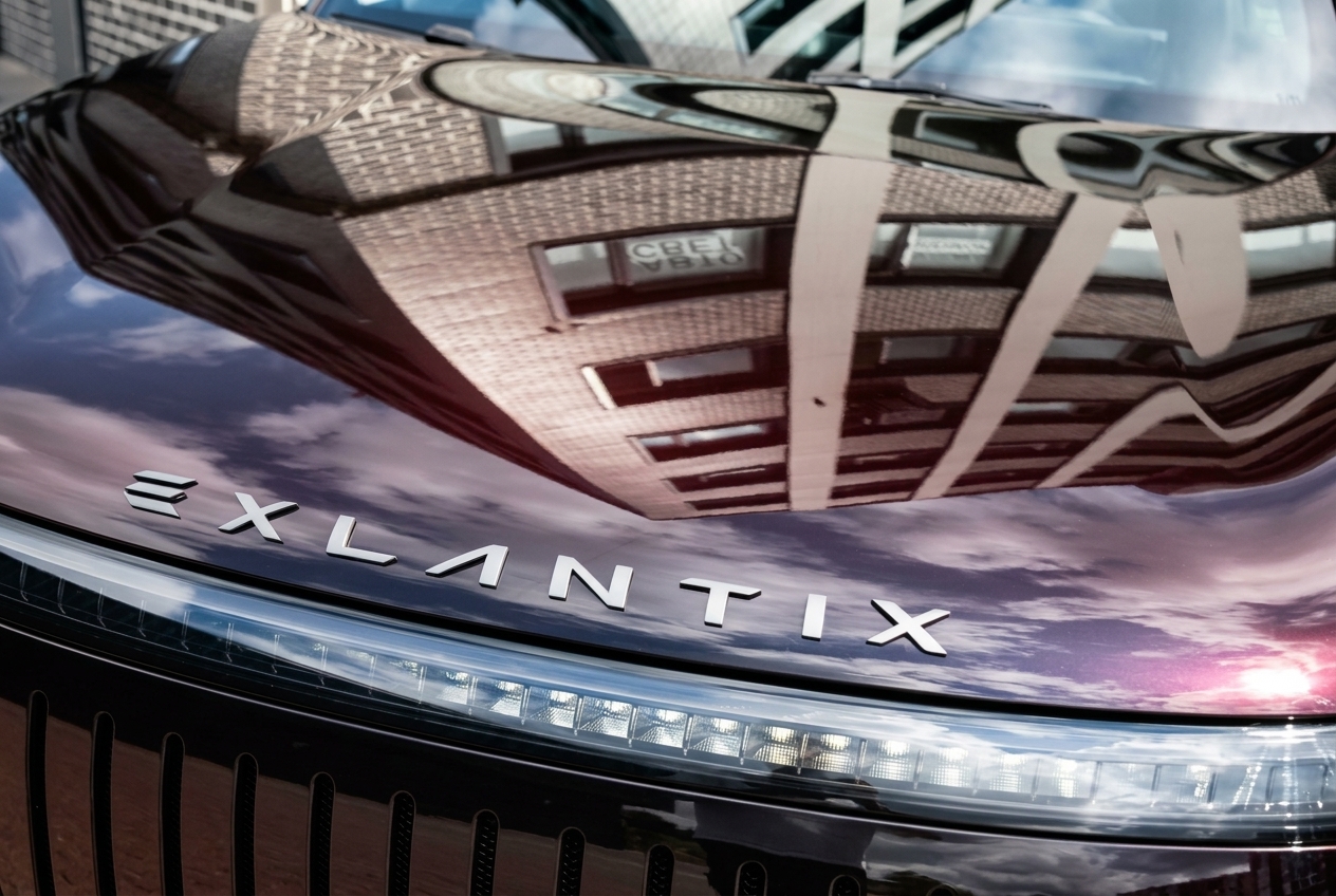 Итоговый внешний вид Exlantix ET в градиентной пленке