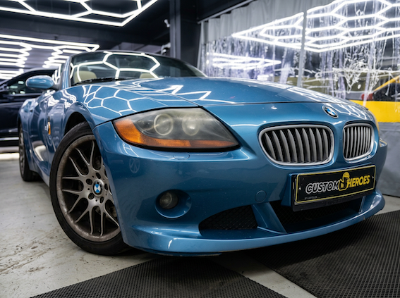 Затертые стекла фар BMW Z4 до ремонта