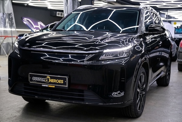 Осмотр фар Evolute i-Space перед установкой новых линз