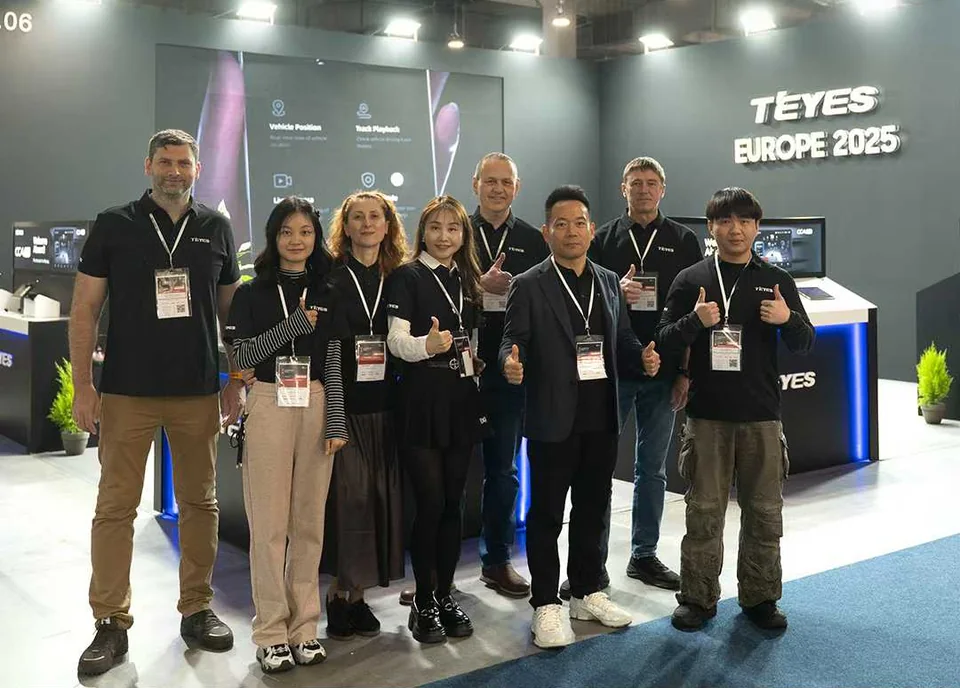 Команда и партнёры на стенде TEYES Europe 2025
