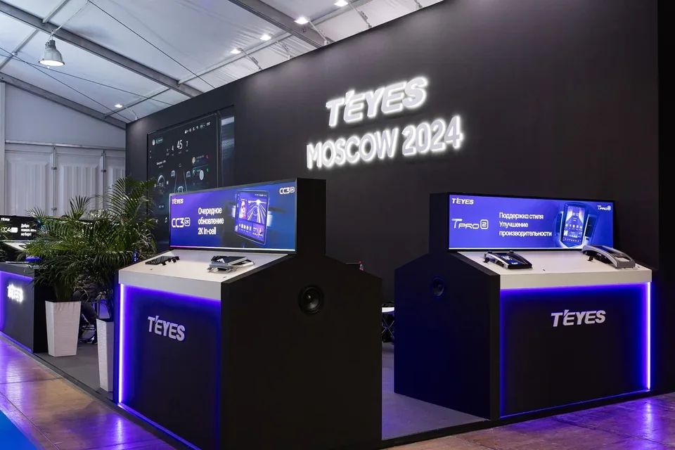 Демонстрационные устройства на стенде TEYES в Москве в 2024 году
